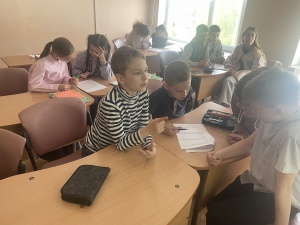 Интегрированной урок в объединениях по английскому языку, посвященному  Дню работника скорой помощи