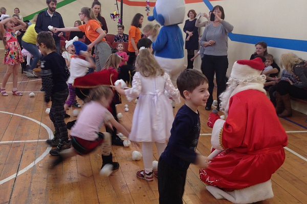 Раз, два, три! Елочка гори!