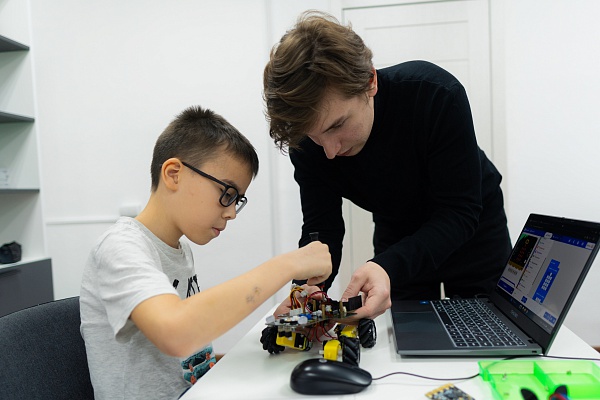 Мастер-класс образовательного центра «Шаг в будущее», посвященный сборке и программированию электронных устройств