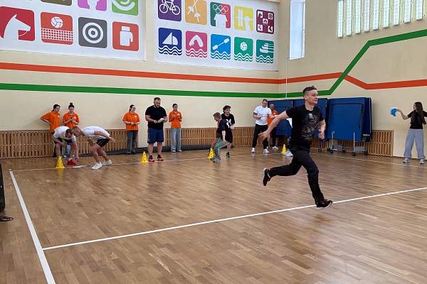 "Папа,мама,я - спортивная семья" - спортивно-оздоровительные соревнования среди семейных команд из дошкольных учреждений.