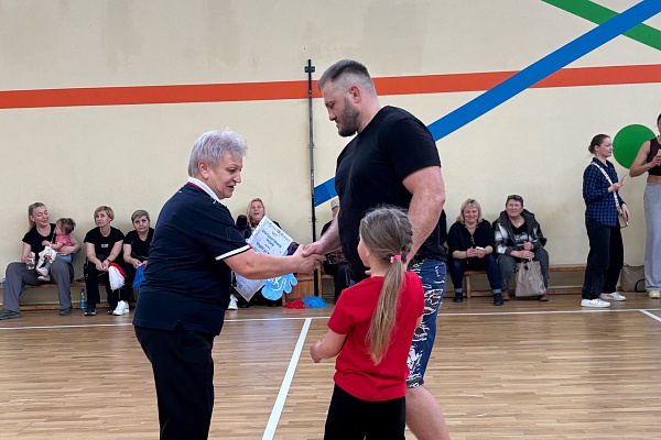 "Папа,мама,я - спортивная семья" - спортивно-оздоровительные соревнования среди семейных команд из дошкольных учреждений.