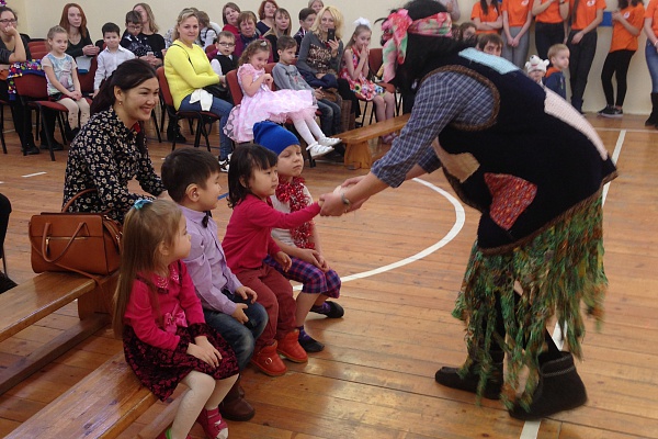 Раз, два, три! Елочка гори!