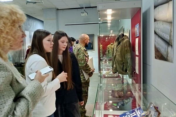 Открытие выставки в Историко-художественном музее, посвященной Году защитника Отечества