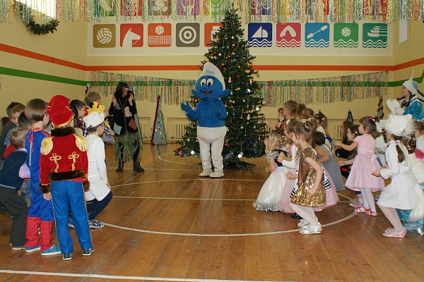 Раз, два, три! Елочка гори!