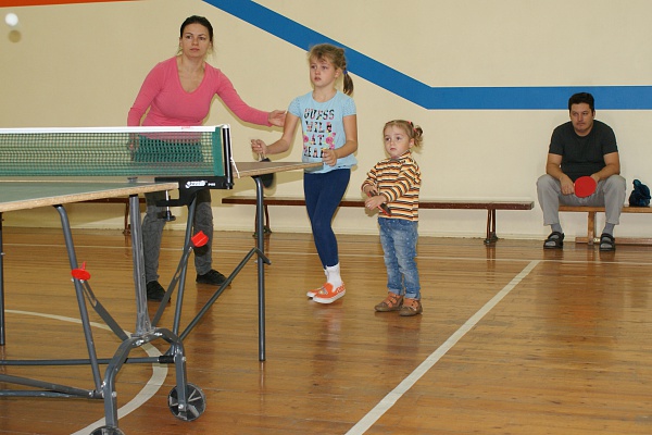 «Папа, мама, я – теннисистов дружная семья!»