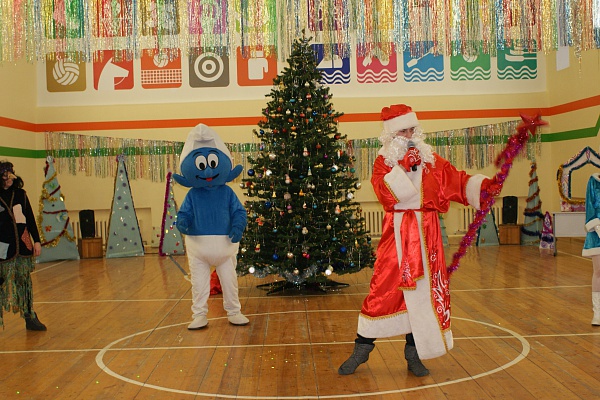 Раз, два, три! Елочка гори!