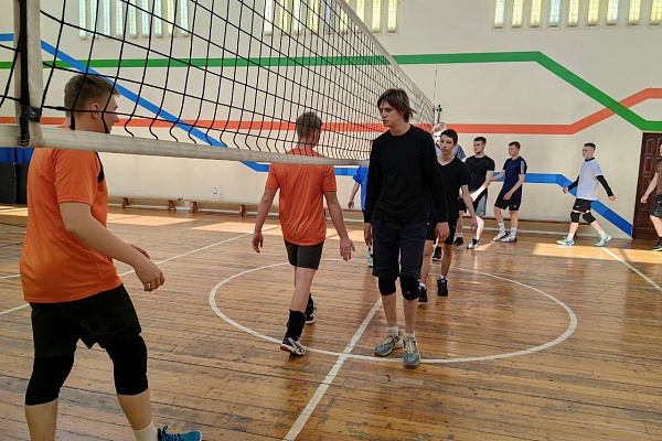 Товарищеский турнир по волейболу между командами МАУ ДО ГК ЦТР и ГО "Информационные технологии" и Калининградским колледжем управления 