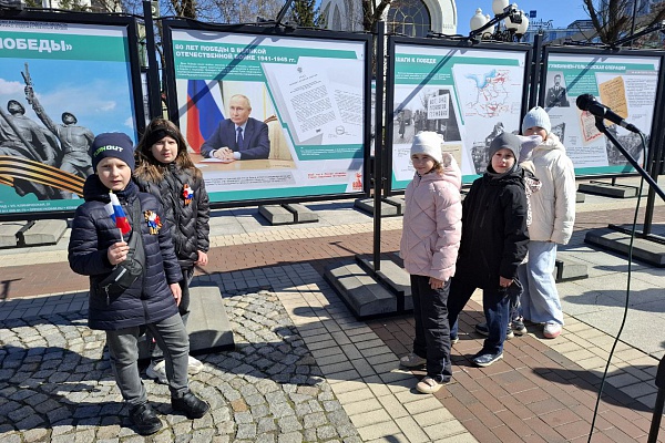 Открытие выставки на Площади Победы