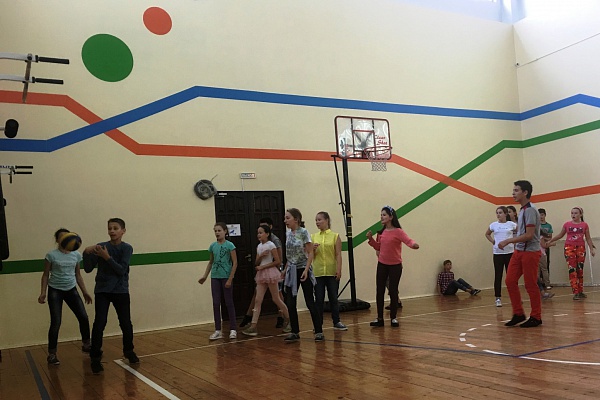 "Кто с детства каждому знаком?" 