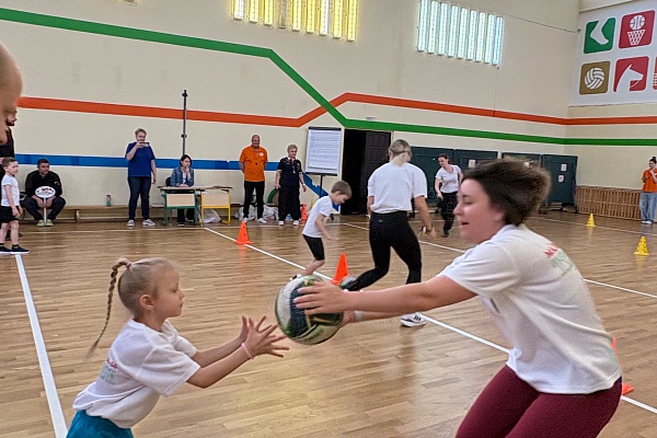 "Папа,мама,я - спортивная семья" - спортивно-оздоровительные соревнования среди семейных команд из дошкольных учреждений.