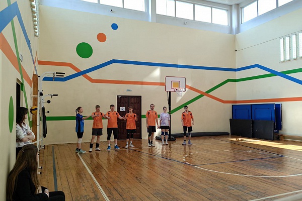 Товарищеский турнир по волейболу между командами МАУ ДО ГК ЦТР и ГО "Информационные технологии" и Калининградским колледжем управления 