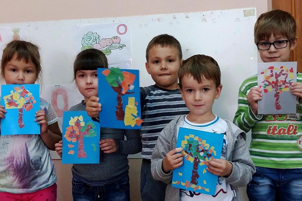 Осеннее дерево руками ребенка