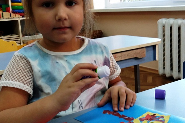 Осеннее дерево руками ребенка