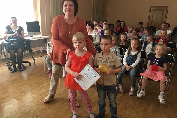 26 мая 2016 года в Центре состоялось торжественное подведение итогов открытого конкурса – фестиваля изобразительного искусства «Галерея настроений». 