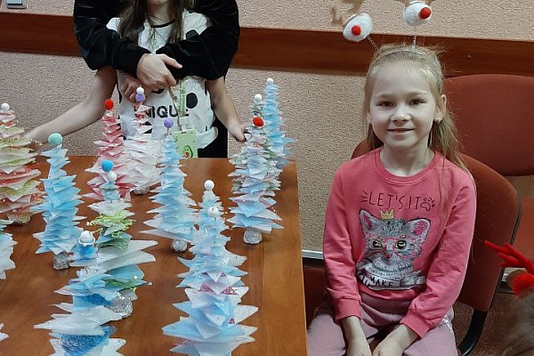 Мастер - класс "Креативная елочка" в изостудии "Палитра"