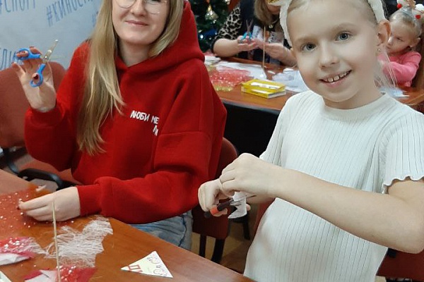 Мастер - класс "Креативная елочка" в изостудии "Палитра"