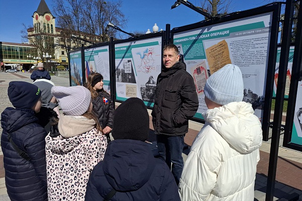 Открытие выставки на Площади Победы