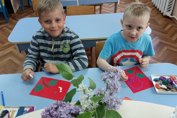 Занятия по творческому развитию в объединении "Азбука раннего развития".