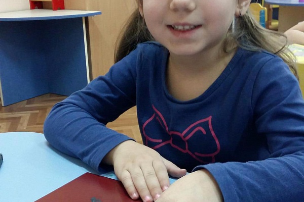 Полюбуйтесь поскорей на красавцев снегирей!