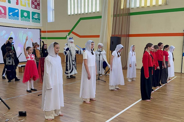 Новогодний спектакль "Новогоднее приключение Маши и Вити"