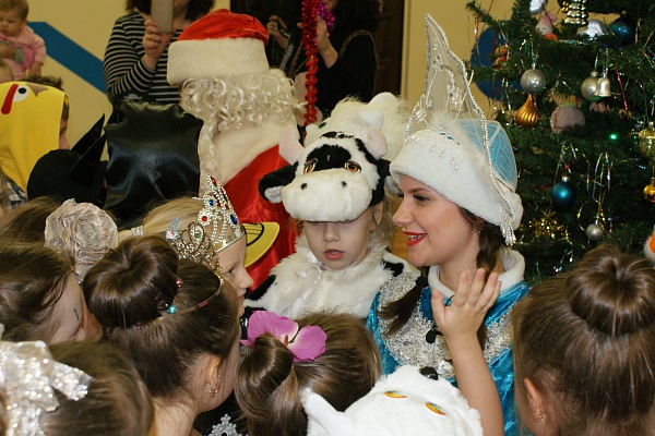 Раз, два, три! Елочка гори!