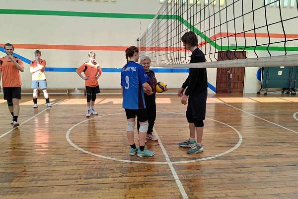 Товарищеский турнир по волейболу между командами МАУ ДО ГК ЦТР и ГО "Информационные технологии" и Калининградским колледжем управления 