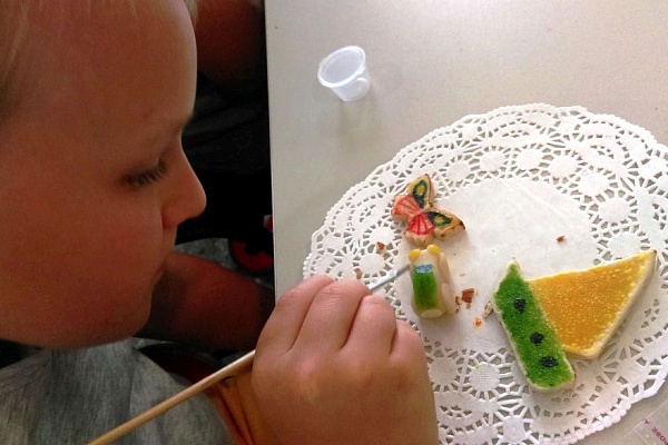 Герои сказок братьев Гримм, Андерсена, Гофмана лакомились этой сладостью