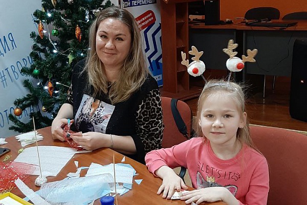 Мастер - класс "Креативная елочка" в изостудии "Палитра"