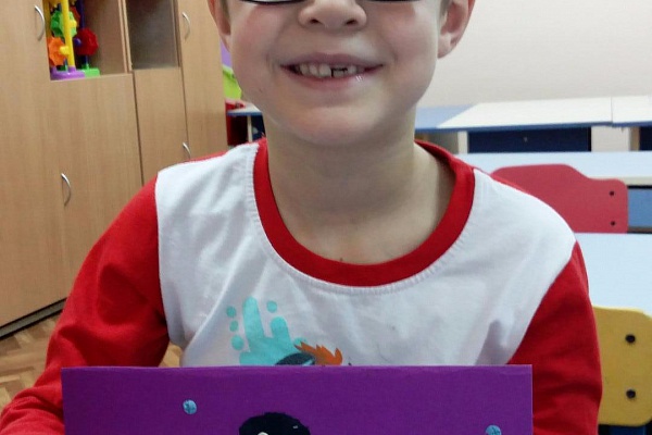 Полюбуйтесь поскорей на красавцев снегирей!