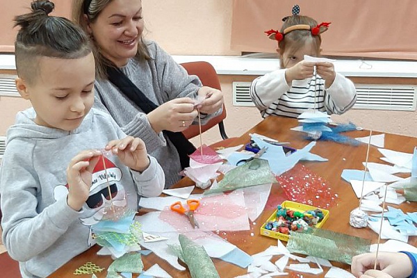 Мастер - класс "Креативная елочка" в изостудии "Палитра"