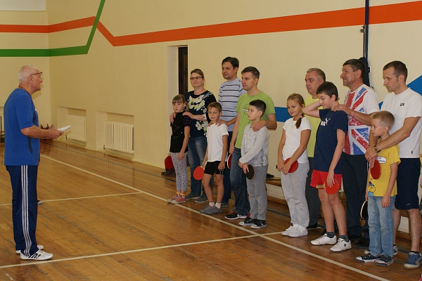 «Папа, мама, я – теннисистов дружная семья!»