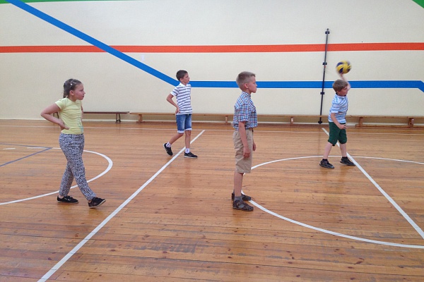 4 день в лагере «Радуга» начался с традиционной танцевальной зарядки. 