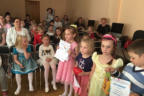 26 мая 2016 года в Центре состоялось торжественное подведение итогов открытого конкурса – фестиваля изобразительного искусства «Галерея настроений». 