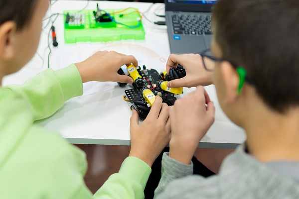 Мастер-класс образовательного центра «Шаг в будущее», посвященный сборке и программированию электронных устройств