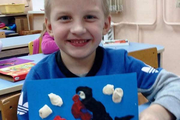 Полюбуйтесь поскорей на красавцев снегирей!