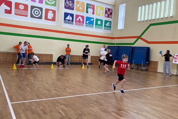 "Папа,мама,я - спортивная семья" - спортивно-оздоровительные соревнования среди семейных команд из дошкольных учреждений.