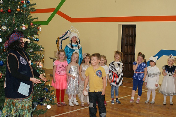 Раз, два, три! Елочка гори!