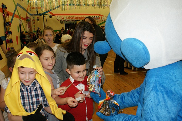 Раз, два, три! Елочка гори!