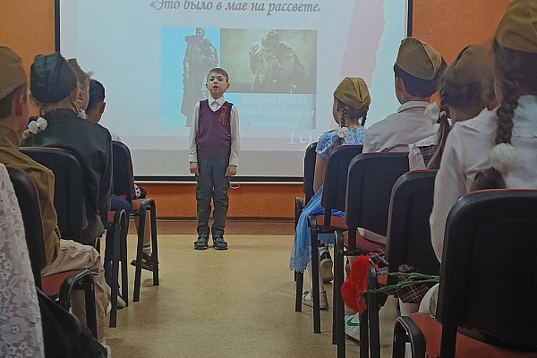  Смотр-конкурс чтецов,  посвященного Дню Победы в Великой Отечественной войне 1941-1945 г.г.  «Строки опаленные войной»  среди обучающихся МАУ ДО ЦТР и ГО «Информационные технологии»