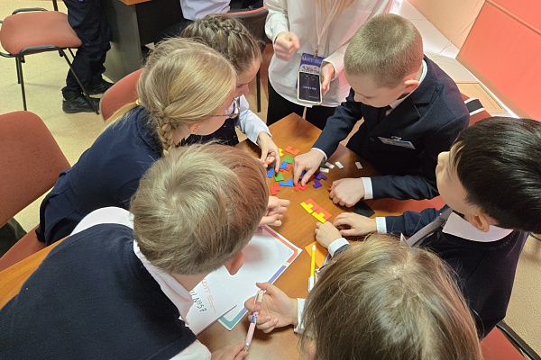 Интерактивно-познавательная игра "Хочу все знать"  среди 4  классов