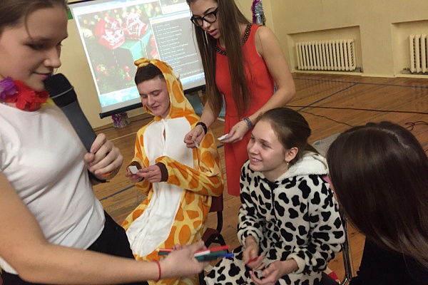 Раз, два, три! Елочка гори!