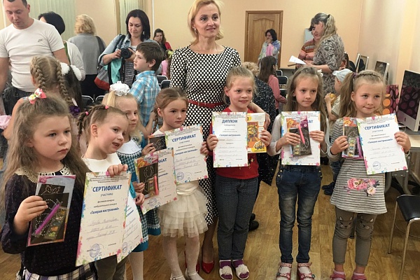 26 мая 2016 года в Центре состоялось торжественное подведение итогов открытого конкурса – фестиваля изобразительного искусства «Галерея настроений». 