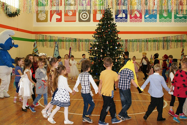 Раз, два, три! Елочка гори!