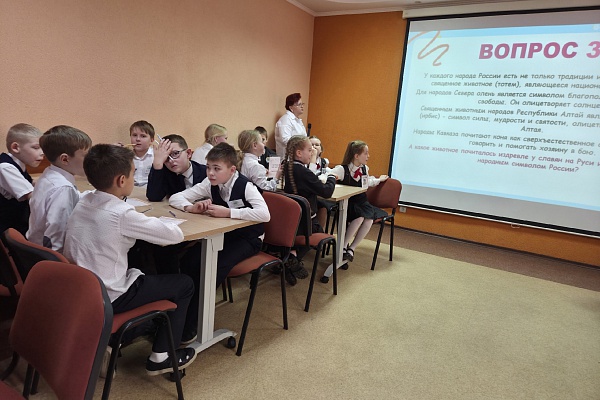 Интеллектуально-познавательная игра "Хотим всё знать" среди 4 классов, посвященная Народному единству 