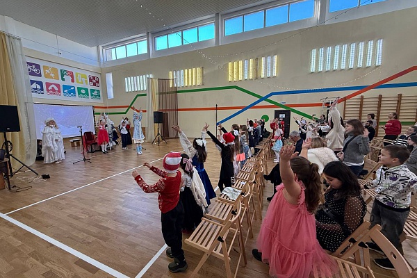 Новогодний спектакль "Новогоднее приключение Маши и Вити"