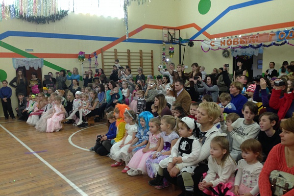 Раз, два, три! Елочка гори!